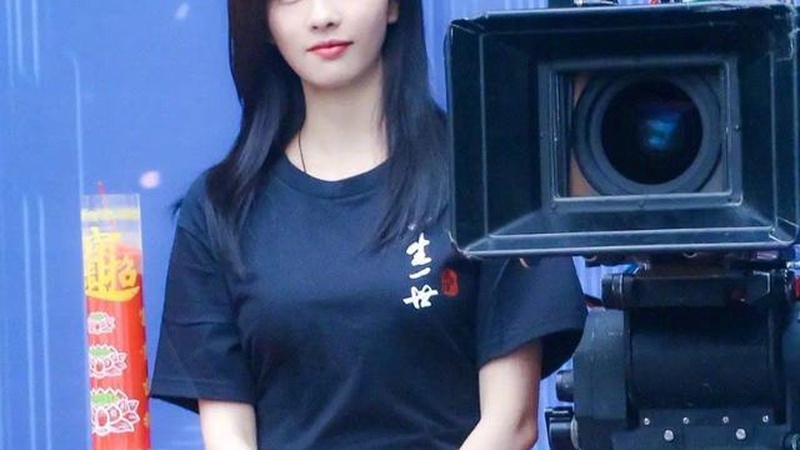 白鹿周翊然被拍同回小区双方火速发单身声明否认恋情